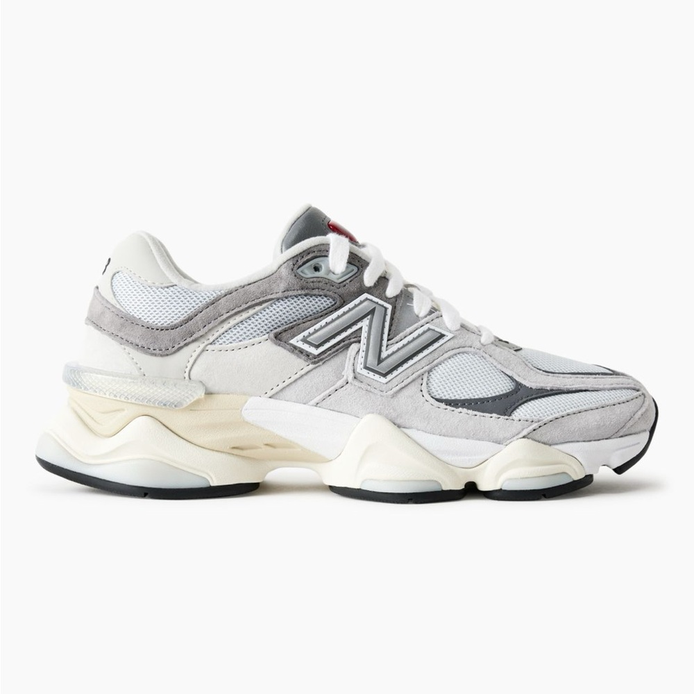 New Balance 9060 - size 4.5 (men) / 6 (women)